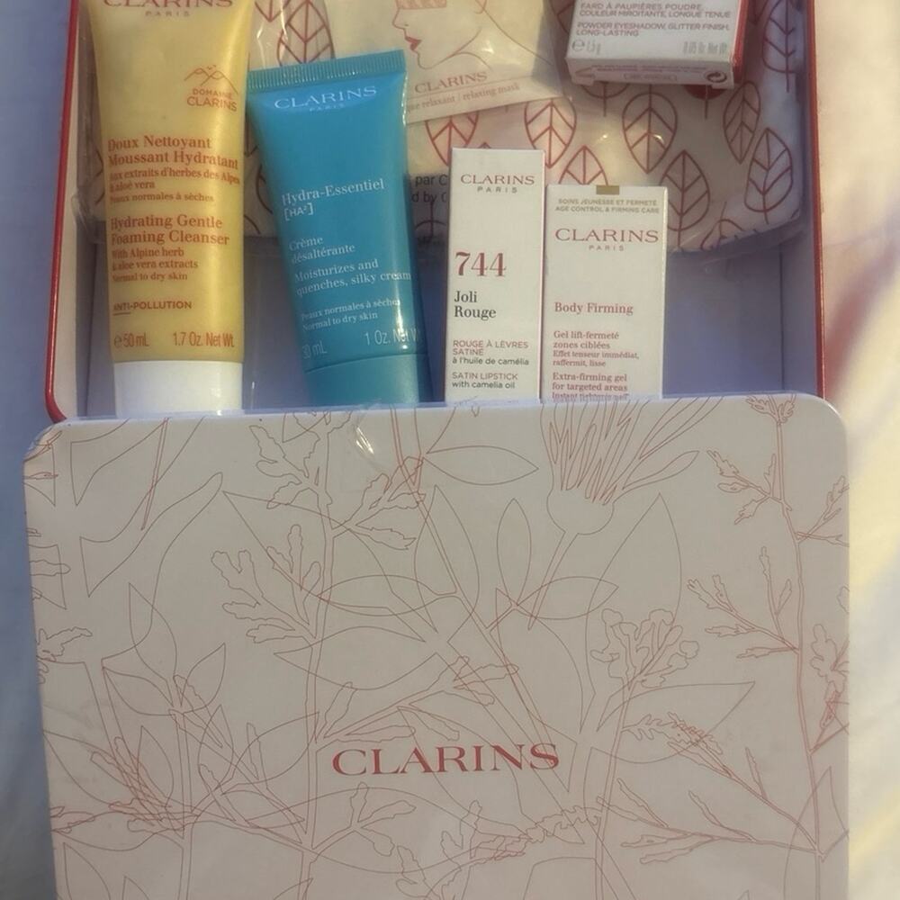 Clarins Paris Beauty Set - Skincare Clarins Paris Beauty Set - Skincare & Makeup